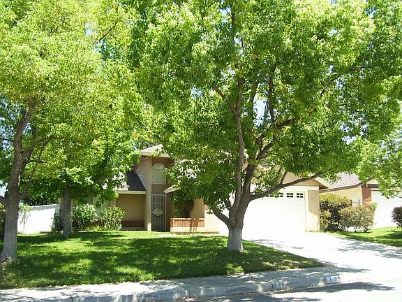 3rd image of 35556 Lilac Ln