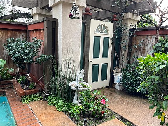 3rd image of 428 W Huntington Dr Unit 6