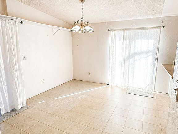 4th image of 2901 W Greenridge Pl