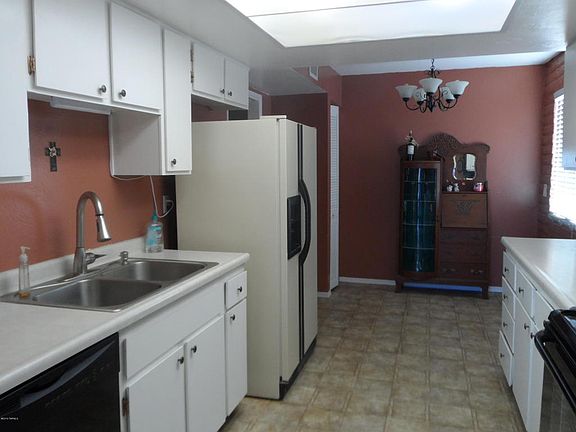 5th image of 8143 E Estes Ln