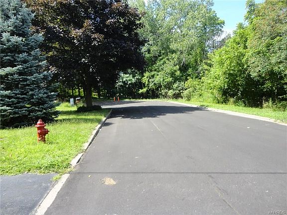 5th image of 75 Hillcrest Dr