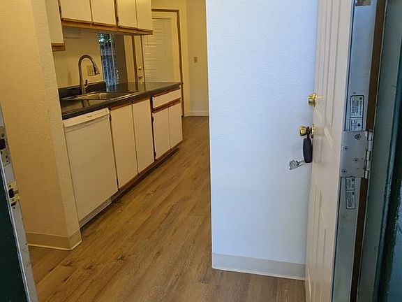 4th image of 4004 SW Beaverton Hillsdale Hwy #4036