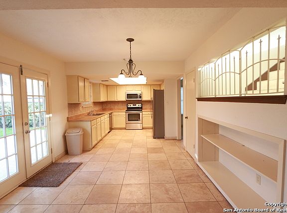 4th image of 8706 Woods End St