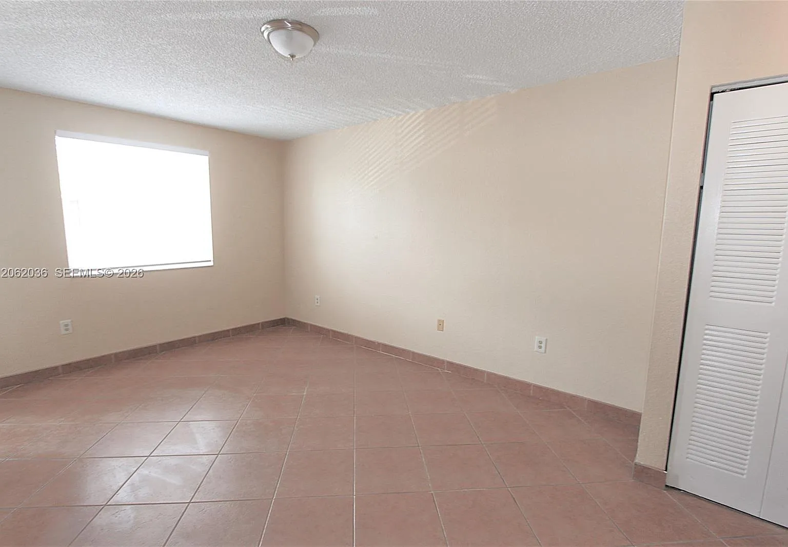 Lakeview Club Condo — Photo 4