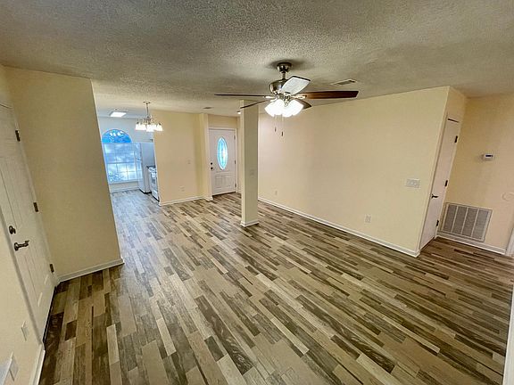 Living areas / new flooring and fresh paint