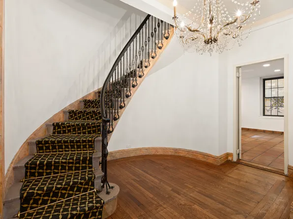 419 East 57th Street image 2 of 17