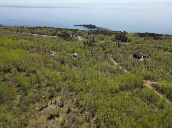 46 Sugarloaf Rd, Schroeder, MN 55613