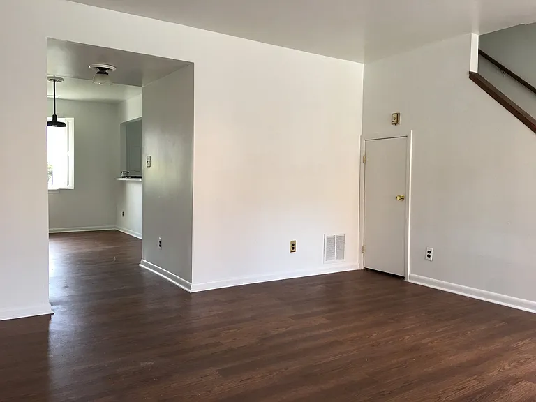 931 N Central Ave — Photo 3