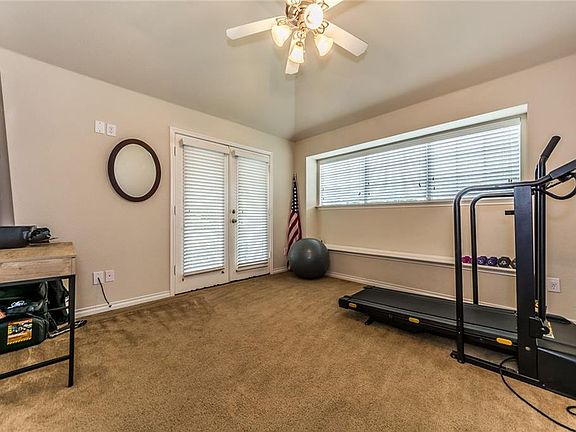 5th image of 905 Caudle Ln