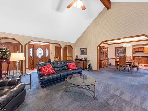 3rd image of 9421 Rainbow Ln