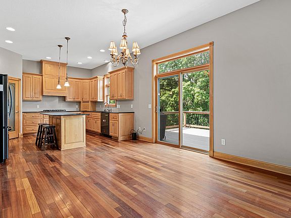 4th image of 101 8th Ave SE