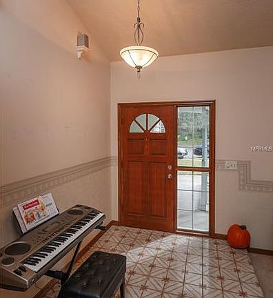 3rd image of 940 Glenview Cir