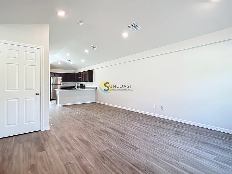 9235 Tacoma Ave — Photo 5