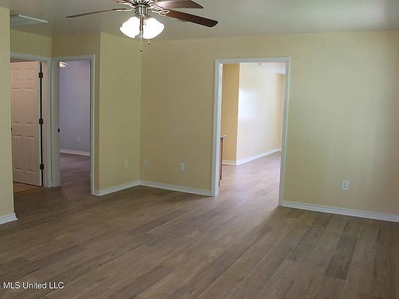 3rd image of 3413 Bream St