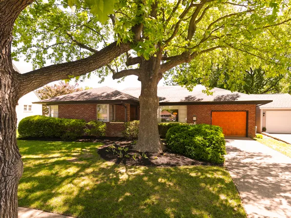 208 Laurel Ave, Du Quoin, IL 62832