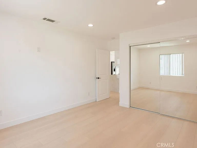 14605 Wyandotte St — Photo 21