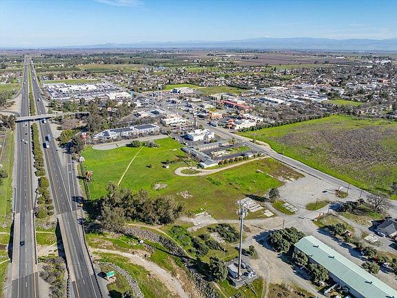 4th image of 1075 Highway 99 W