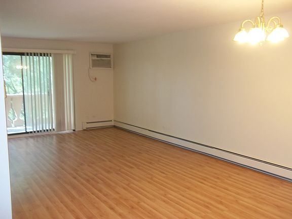 3rd image of 13 Parkside Ct APT 15