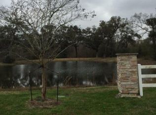 348 Thousand Oaks Dr, Angleton, TX 77515