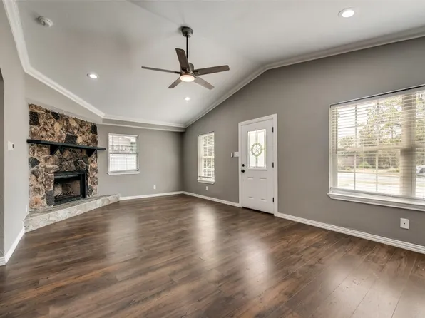 410 SW 18th St, Grand Prairie, TX 75051