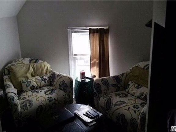 5th image of 226 Vincent Ave