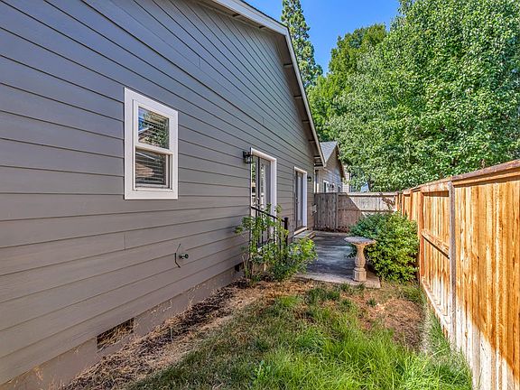 4th image of 2517 Brookdale Dr