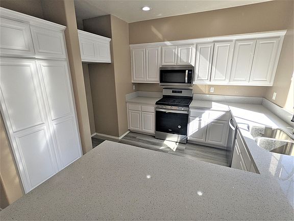 3rd image of 398 E Del Mar Blvd #1