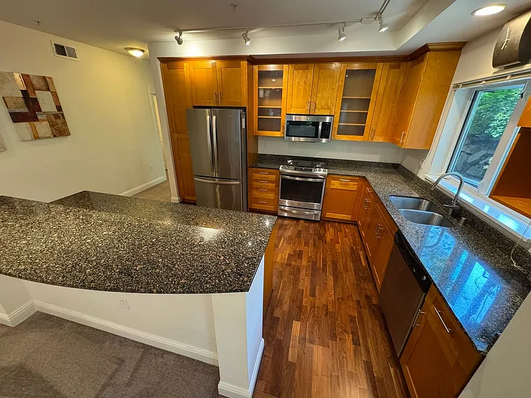 18707 SE Newport Way #111 — Photo 15