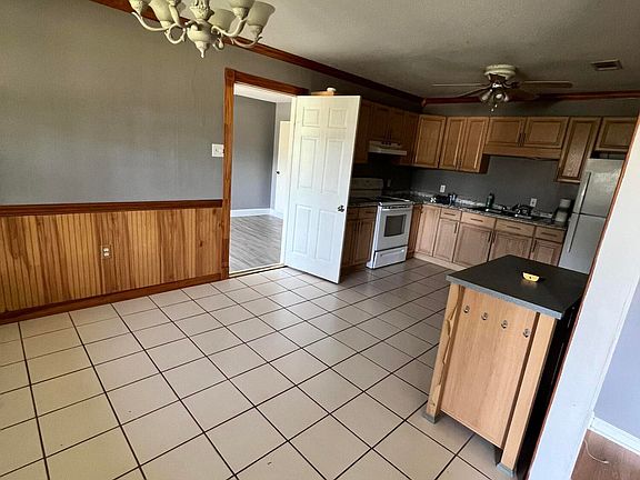 4th image of 22 Leggett Cir