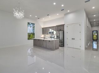 32 Delbert Ln APT B, Pt Washington, FL 32459