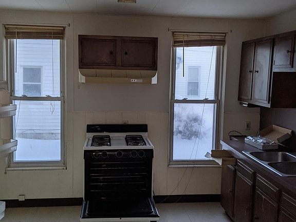 3rd image of 39 Woodrow Ave