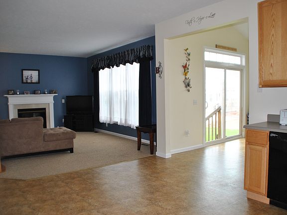 3rd image of 13 Caboose Cir