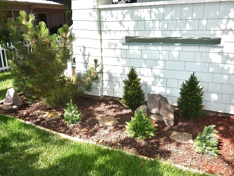 586 Grove St — Photo 34