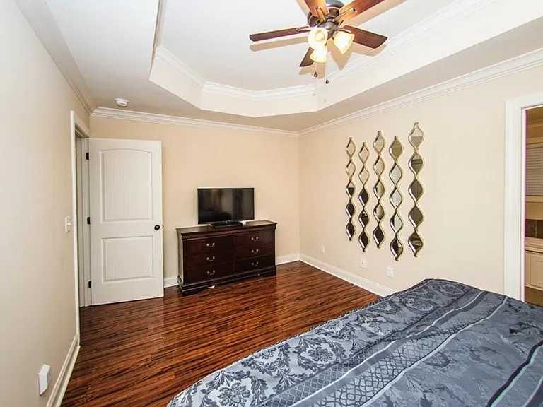 101 Windsor Dr — Photo 8