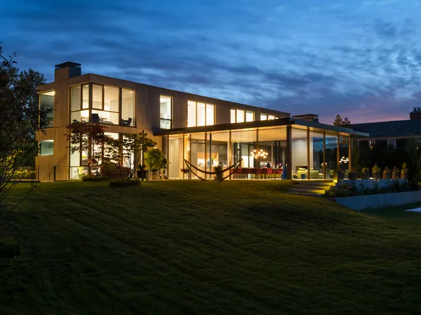 https://photos.zillowstatic.com/fp/e2d906dee774d8c698b89ecaf376a241-p_e.webp