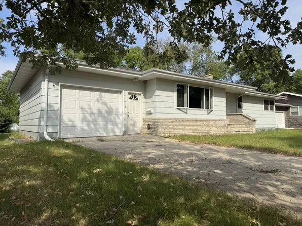 624 Kersten St, Bottineau, ND 58318
