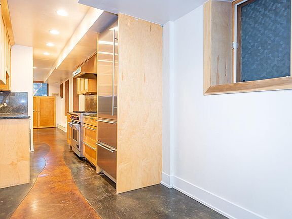 5th image of 1251 N Hoyne Ave #203
