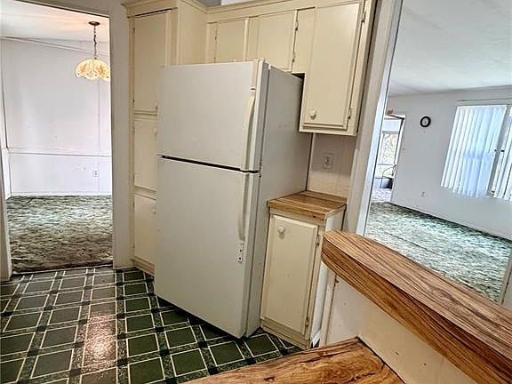 3rd image of 820 WATER OAKS DRIVE