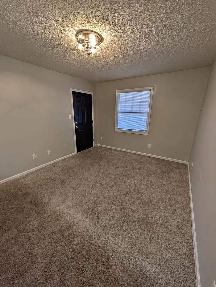 Studio, 1.0 bath, 300 sqft, $695 — Photo 3