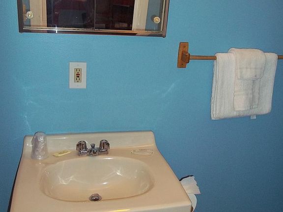 5th image of 43 W Grand Ave #18