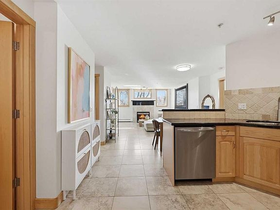 3rd image of 2411 SE Erlton Rd SW #103