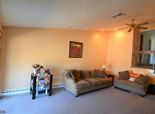 96 Overlook Dr, Clinton, NJ 08809
