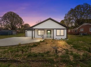 122 S School St, Burlington, NC 27215