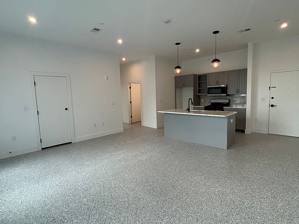 1st image of 124 South St #212