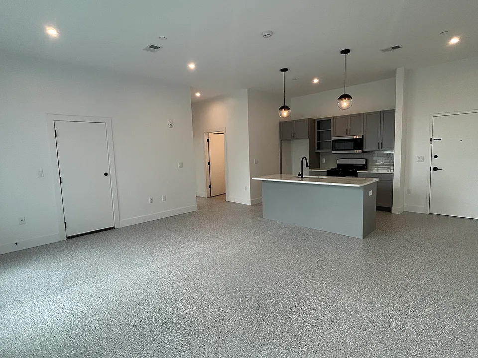 124 South St #212