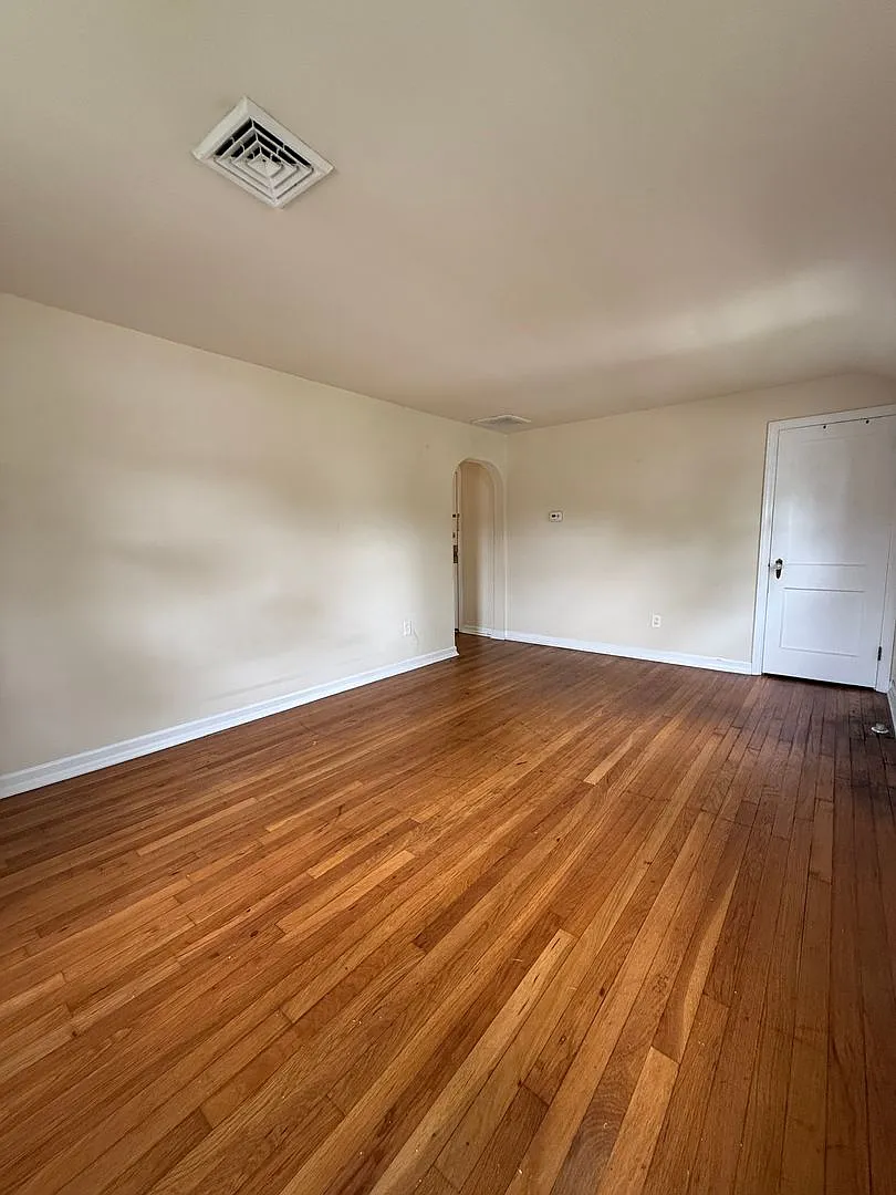 1 bedroom | 1 bath - Oaklyn, NJ - Nice Quiet Neighborhood — Photo 3