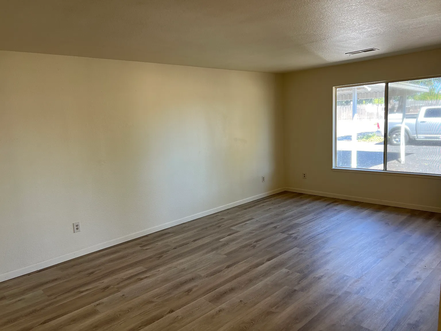 2 bed, 900 sqft, $1,875 — Photo 3