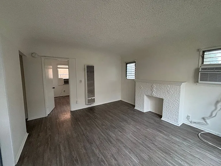 417 E Elmwood Ave — Photo 11