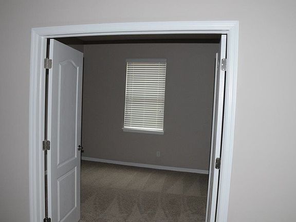 4th image of 3026 Oriole Dr