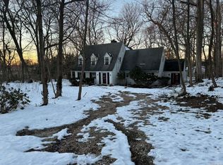 32 Pine Rd, Syosset, NY 11791